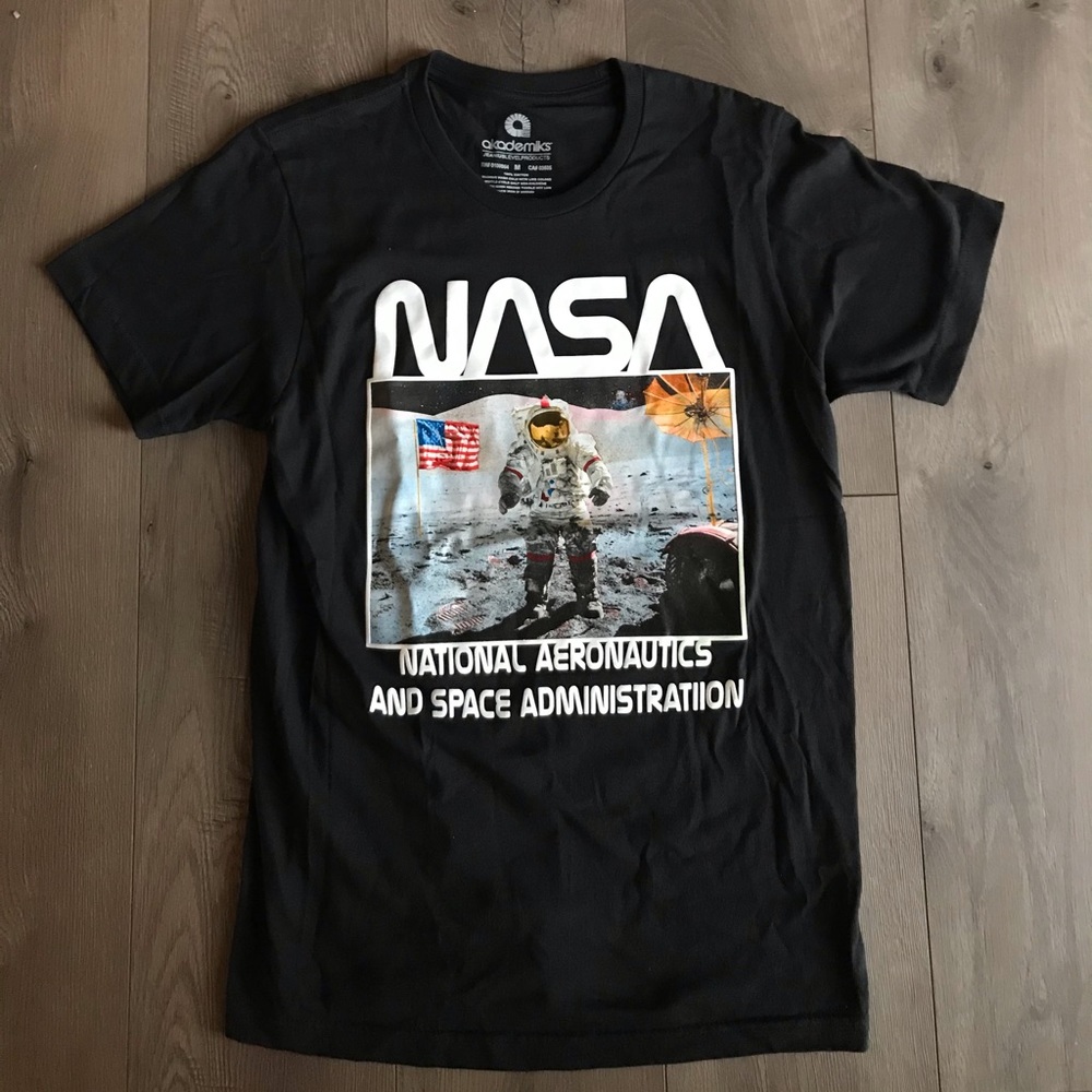 Graphic tee